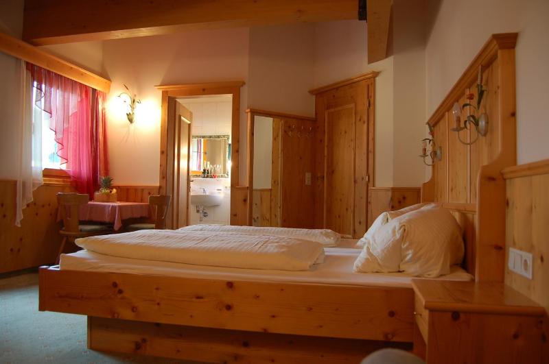 Double Room image 3