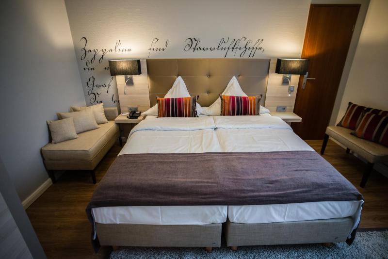 Standard Double Room image 3