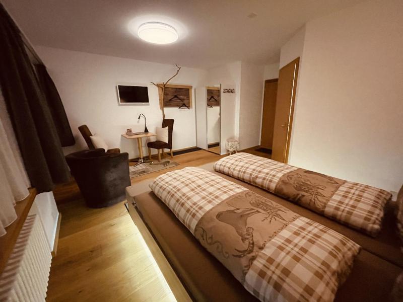 Double Room image 3