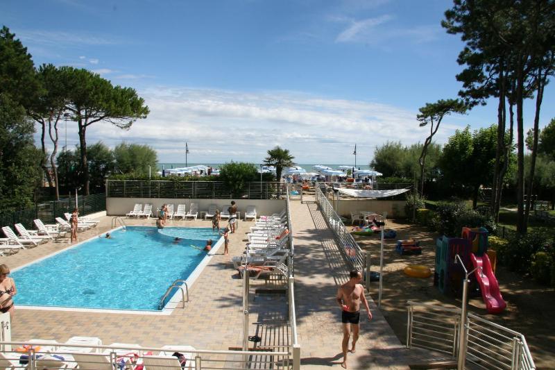 Studio with Pool View - Ground Floor image 4