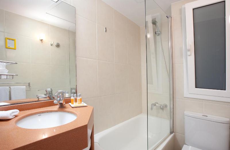 Budget Double or Twin Room with view to interior image 2