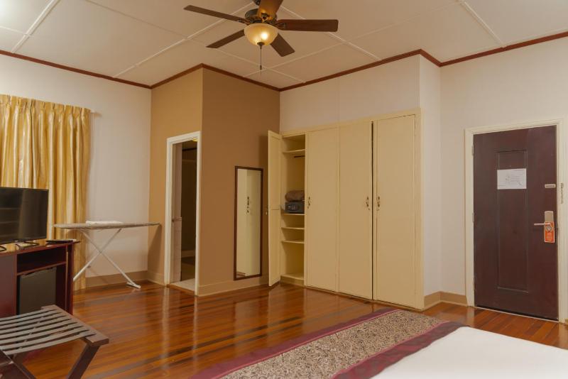 Herdmanston Lodge Hotel - image 2