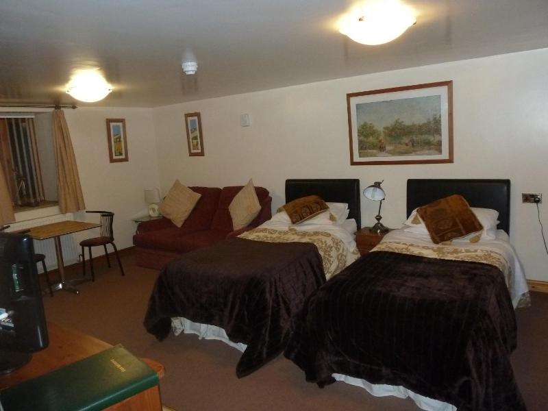 Oakenholt Farm Bed and Breakfast - image 28