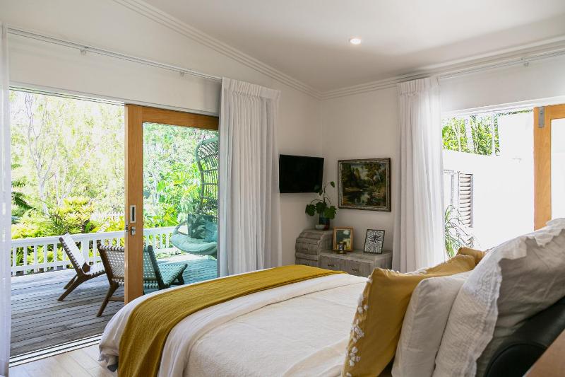 Pineapple Petes Beach House - image 20