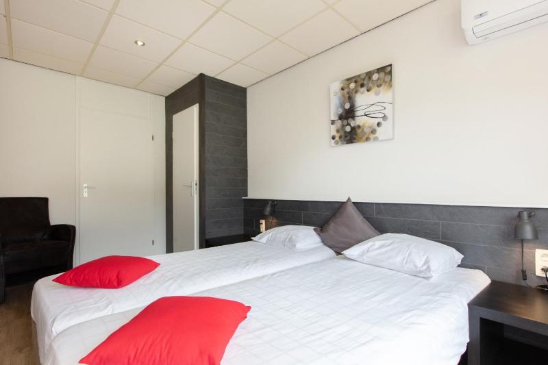 Budget Double Room image 3