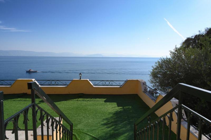 Double Room with Terrace image 3