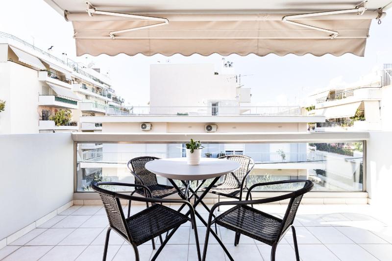 Ideal 1 BR Apartment in Petralona by UPSTREET - image 3