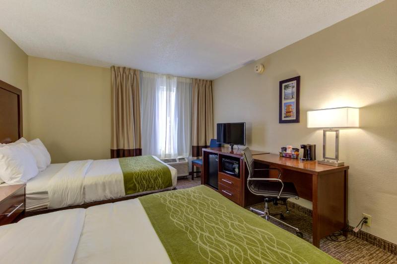 Double Room with Two Double Beds - Accessible/Non-Smoking/1st Floor image 2