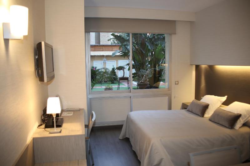 Standard Double or Twin Room with Garden View image 2