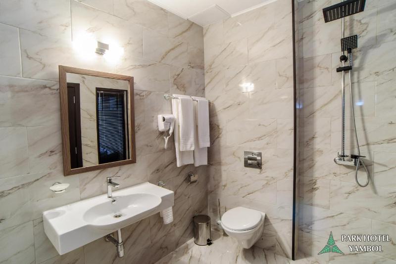 Basic Triple Room image 3