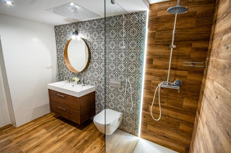One Bedroom Apartment with Balcony or Terrace  image 4