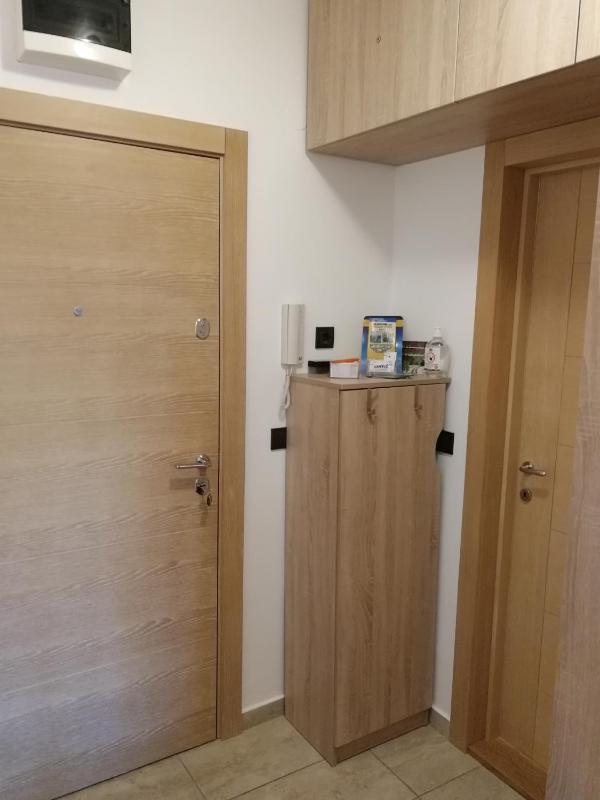 One-Bedroom Apartment image 2