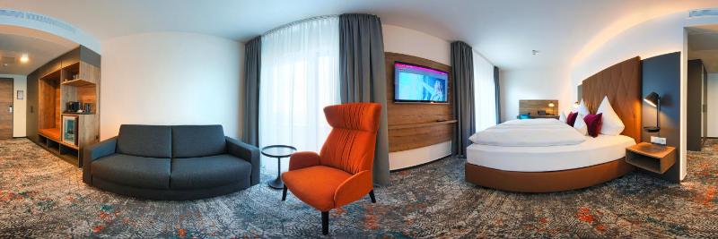 Junior Suite with Balcony image 1