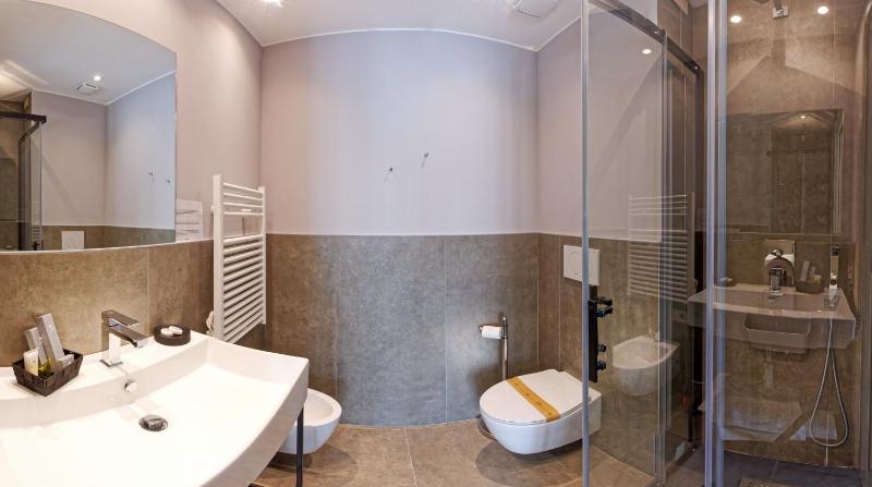 Deluxe Double Room image 1