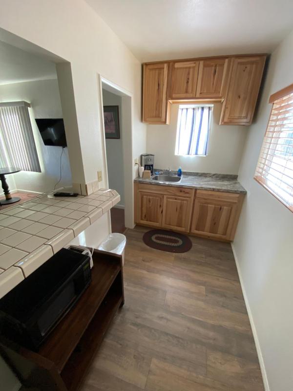 One-Bedroom Apartment image 3