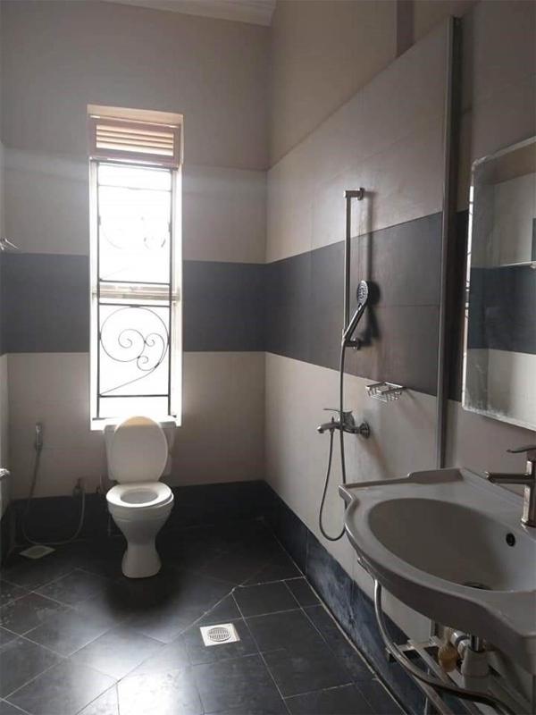 Go around Kampala all day to return to your wonderful apartment - image 16