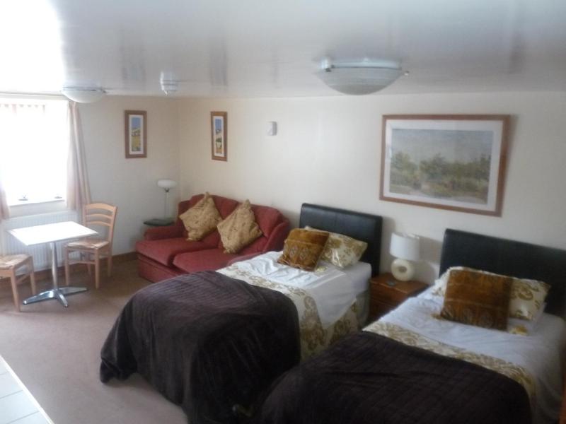 Oakenholt Farm Bed and Breakfast - image 25