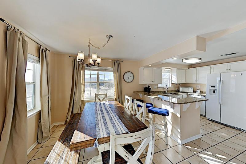 Seven-Bedroom House image 2
