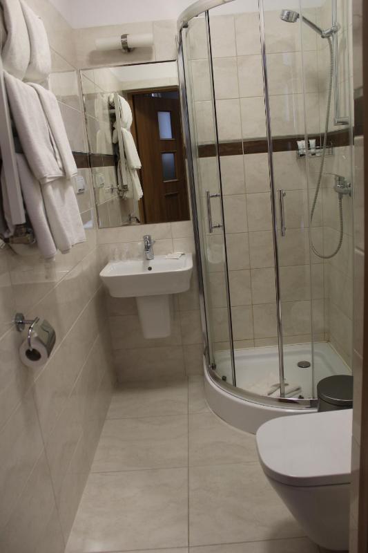 Triple Room with Private Bathroom image 3