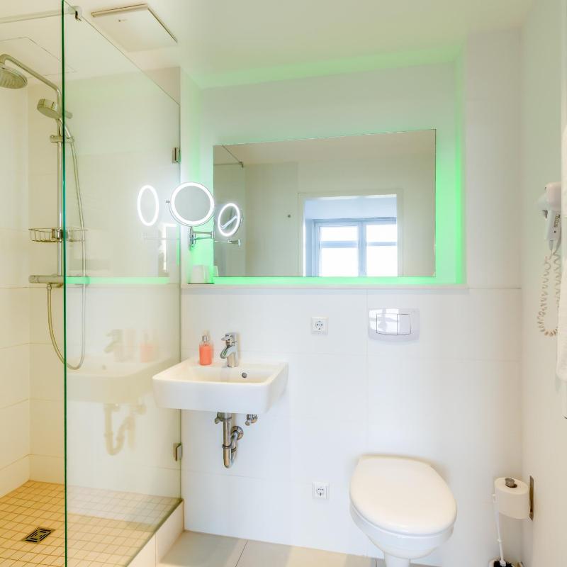 Standard Single Room image 3