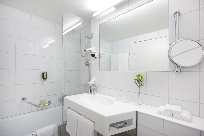 Standard Double Room image 3