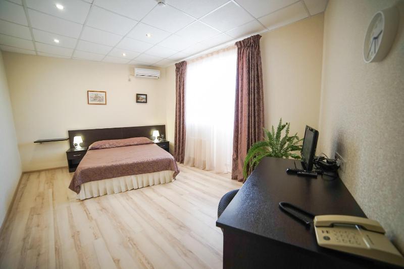 Standard Double Room image 3