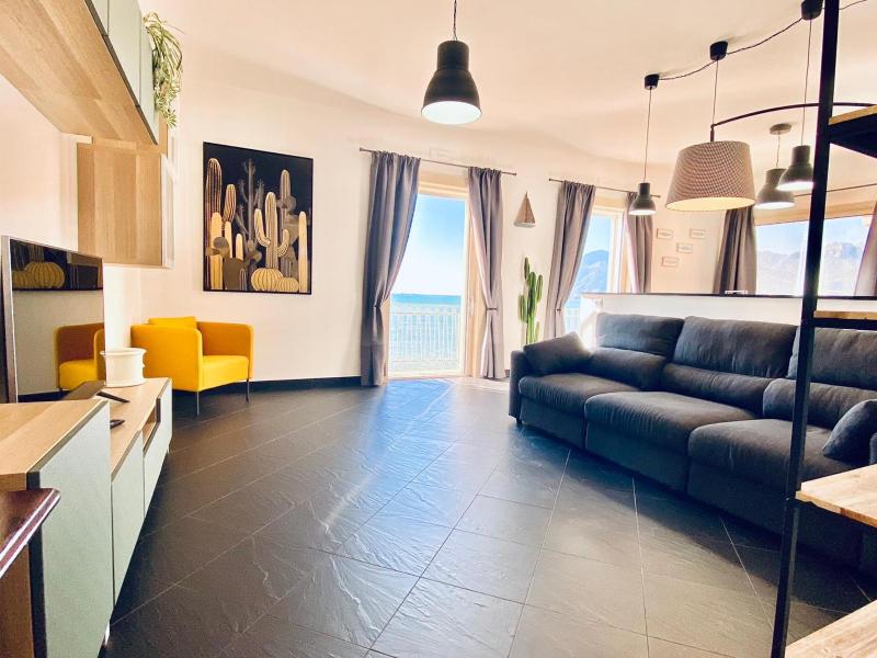 GuestHost - Sea View Apartment 5 mt from the beach - image 10