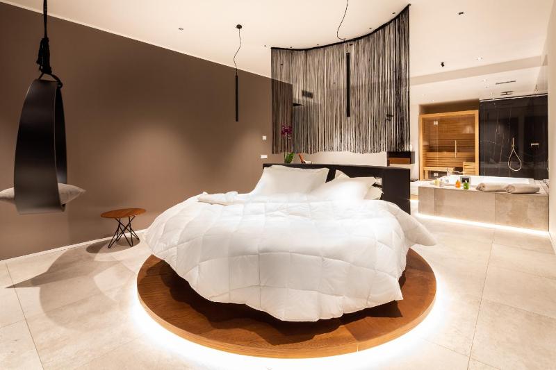 Executive Suite image 2