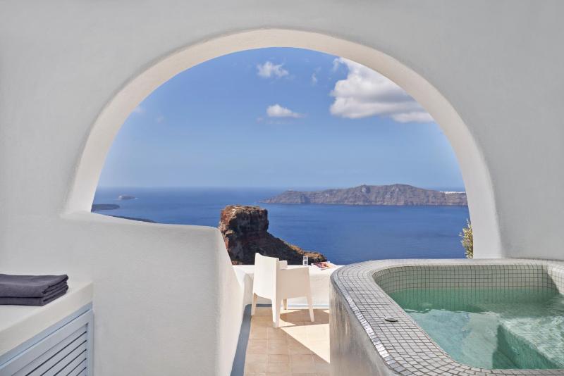 Astra Suite with Outdoor Hot Tub image 4