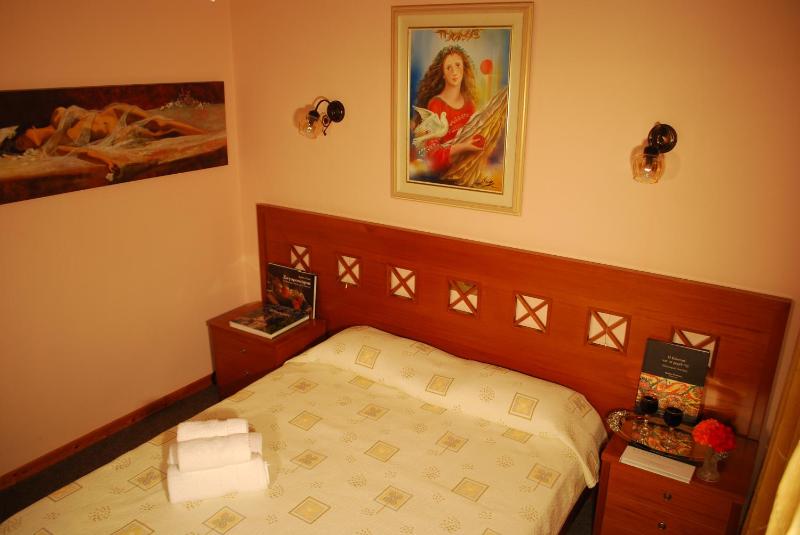 Double or Twin Room with Garden View image 3