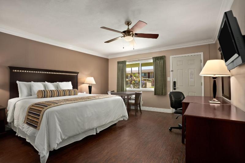 2 King Beds, Suite, Non-Smoking  image 4