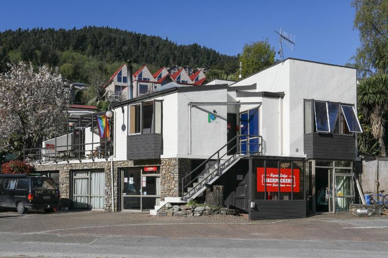 Aspen Lodge Backpackers - image 1
