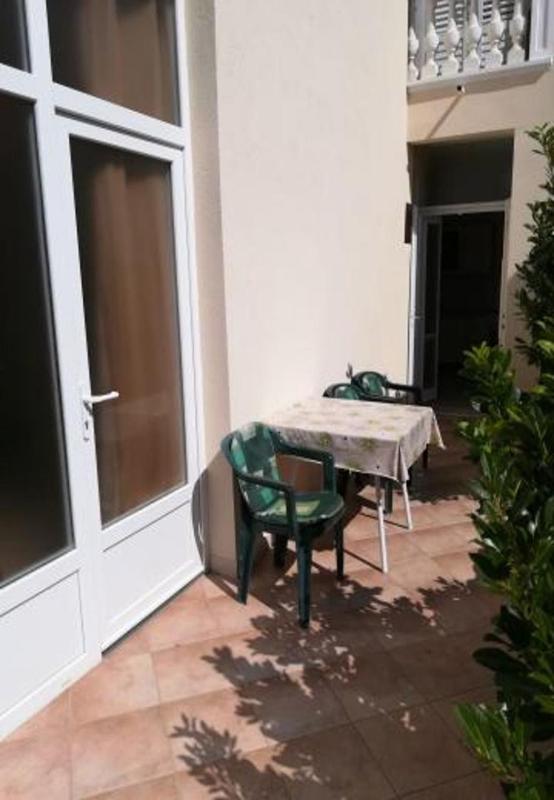 Apartment 4 image 1