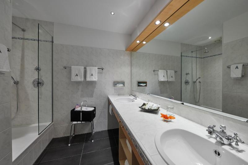 Landhauszimmer mit Westblick image 3
