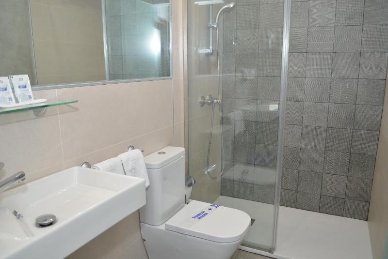 Double or Twin Room image 4