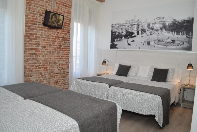 Quadruple Room (4 Adults) image 1