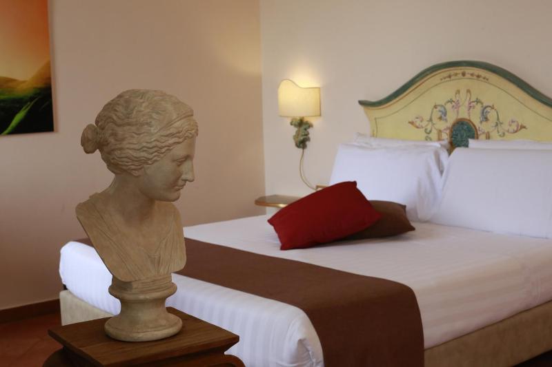 Superior Double Room with City View image 3