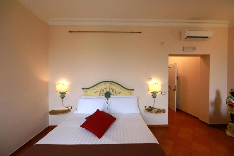 Superior Double Room with City View image 2