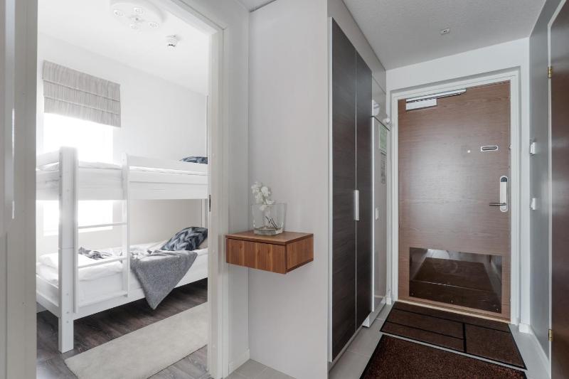 Standard Three-Bedroom Apartment with Hill View image 4