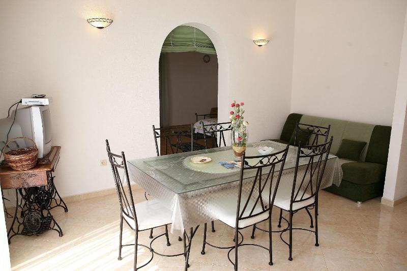 Two-Bedroom Apartment with Terrace and  Sea View image 2