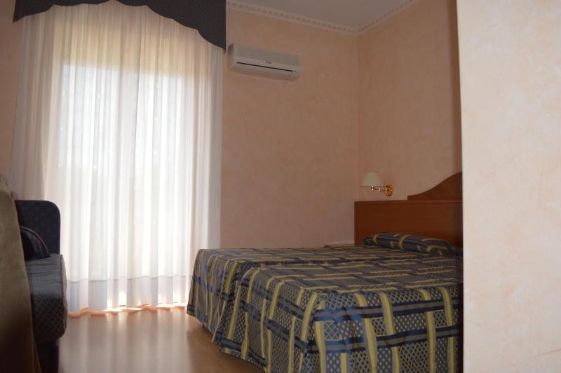 Double Room image 3