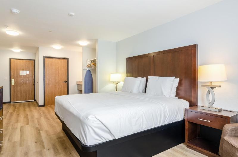 1 Queen Bed image 4