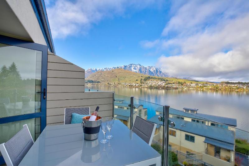 Central Water Views - Queentown Holiday Townhouse Images
