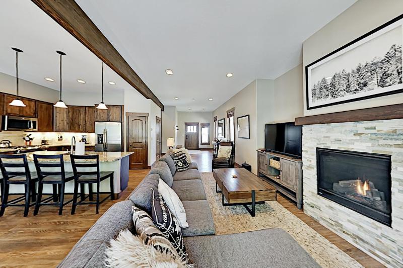 Four-Bedroom Townhouse image 3