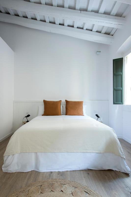 Deluxe Double or Twin Room image 2