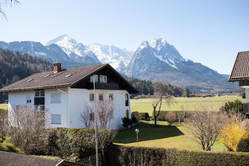 Apartment with Mountain View image 2