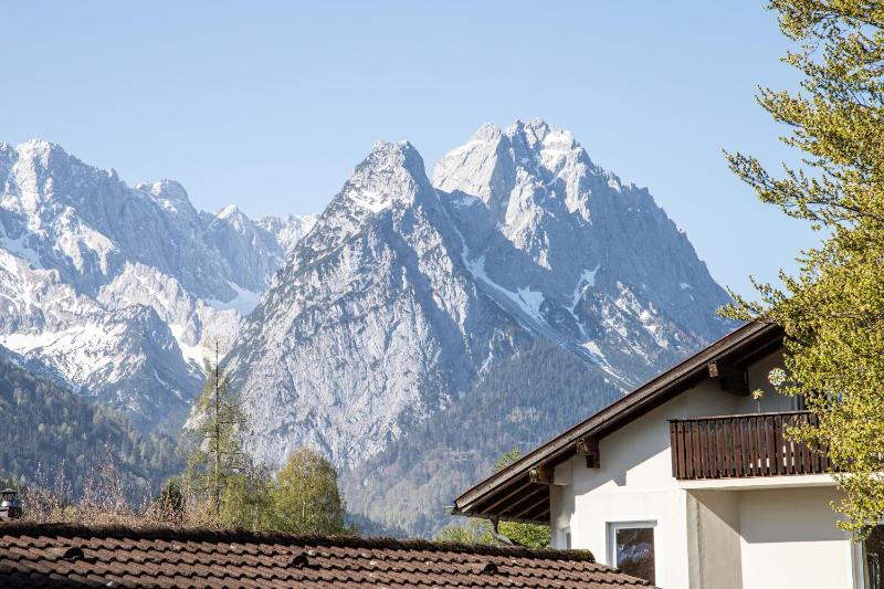 Apartment with Mountain View image 2
