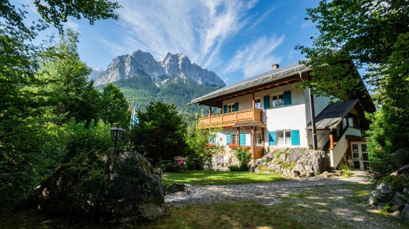 Apartment with Mountain View image 4