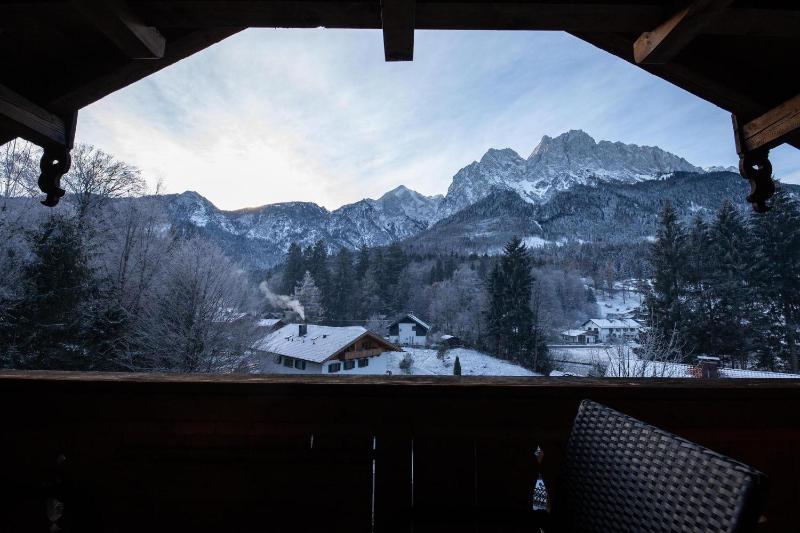 Apartment with Mountain View image 3