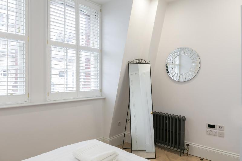 Deluxe Three-Bedroom Penthouse with Balcony image 4